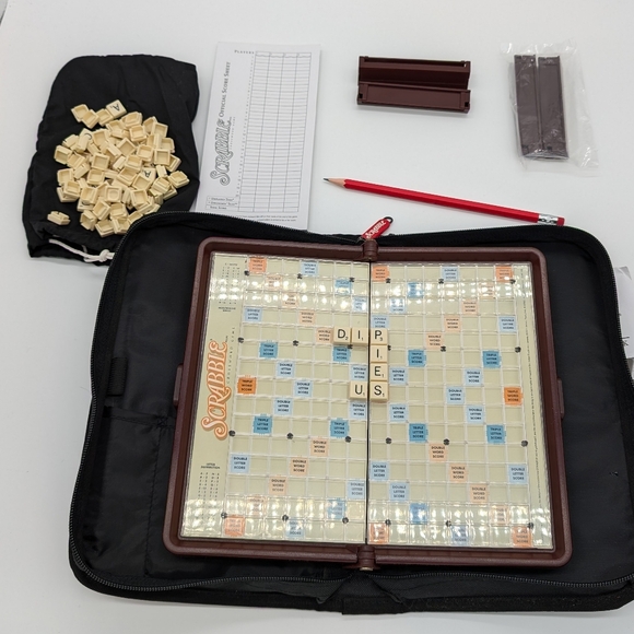 Scrabble Game Folio Edition -Play On The Go - Picture 2 of 5